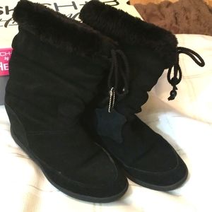 Skechers size 9 black named pyramids hidden wedge